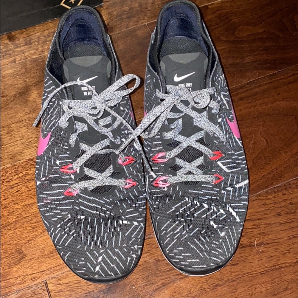 NIKE FREE TR FIT 5